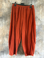 Load image into Gallery viewer, Needle cord Barrel Trousers
